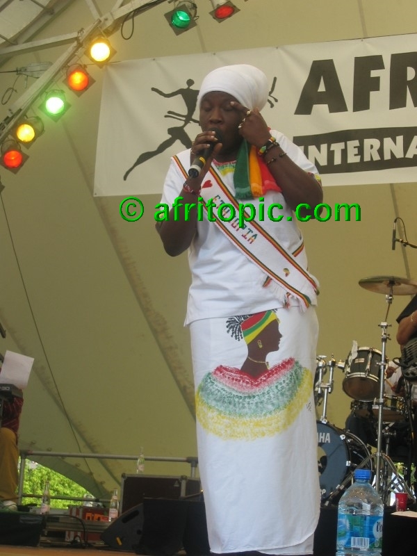 ../Images/AfricaFestival-28-29May05 182.jpg